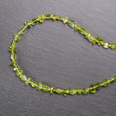 Peridot - Kette mit Vergoldeten Zwischenperlen